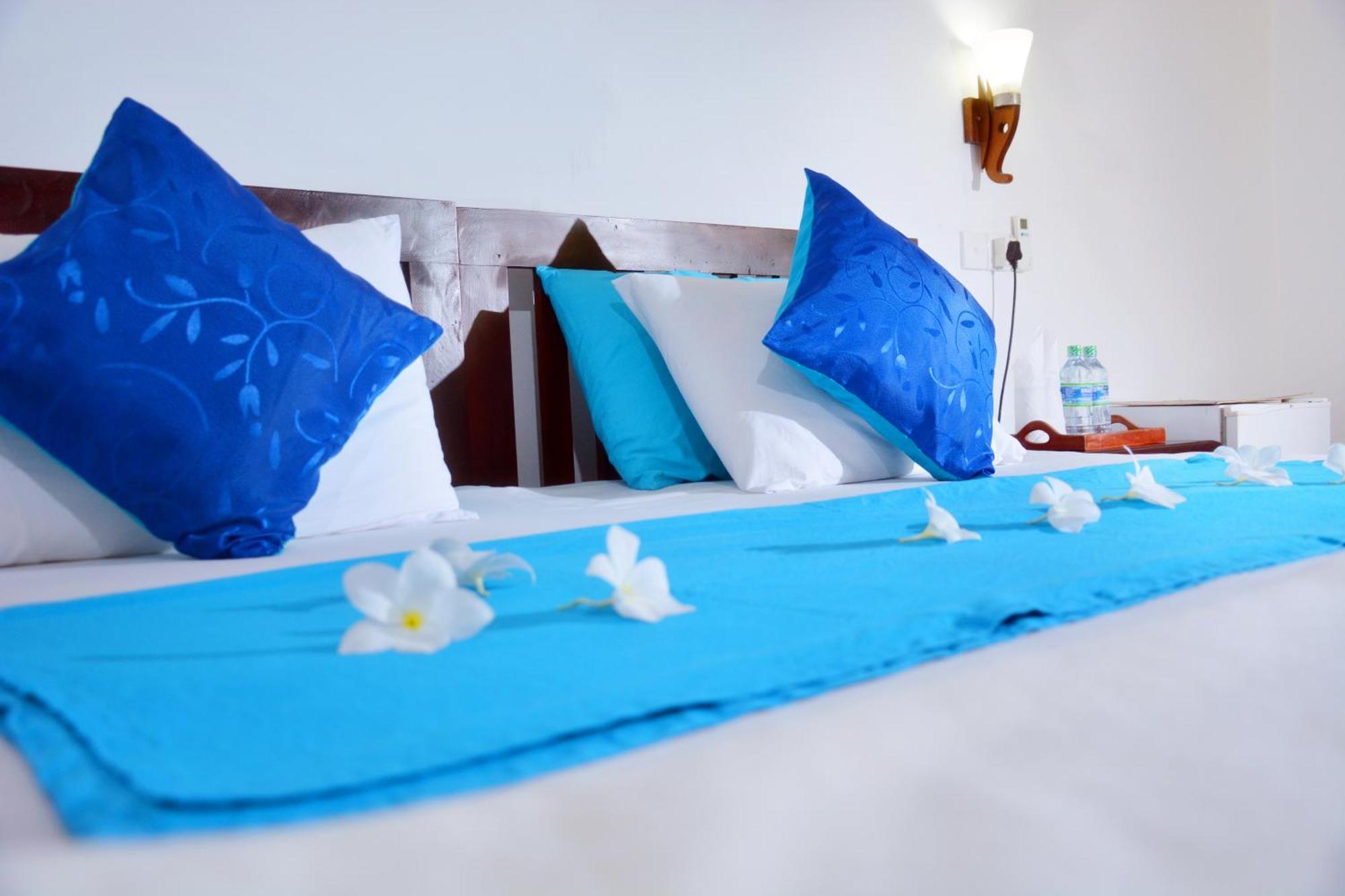 אונה ואטונה Blue Sky Beach Resort מראה חיצוני תמונה