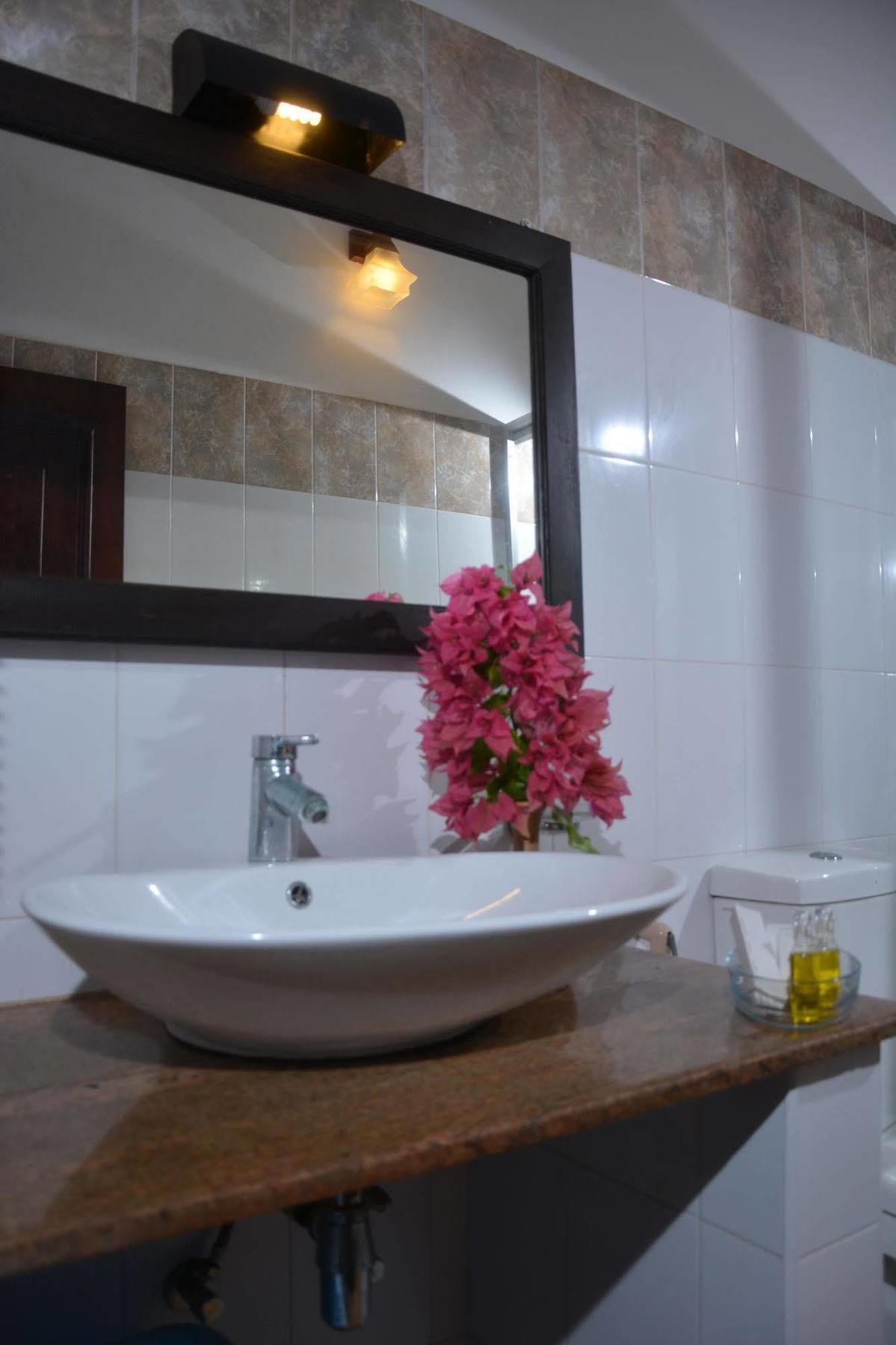 אונה ואטונה Blue Sky Beach Resort מראה חיצוני תמונה