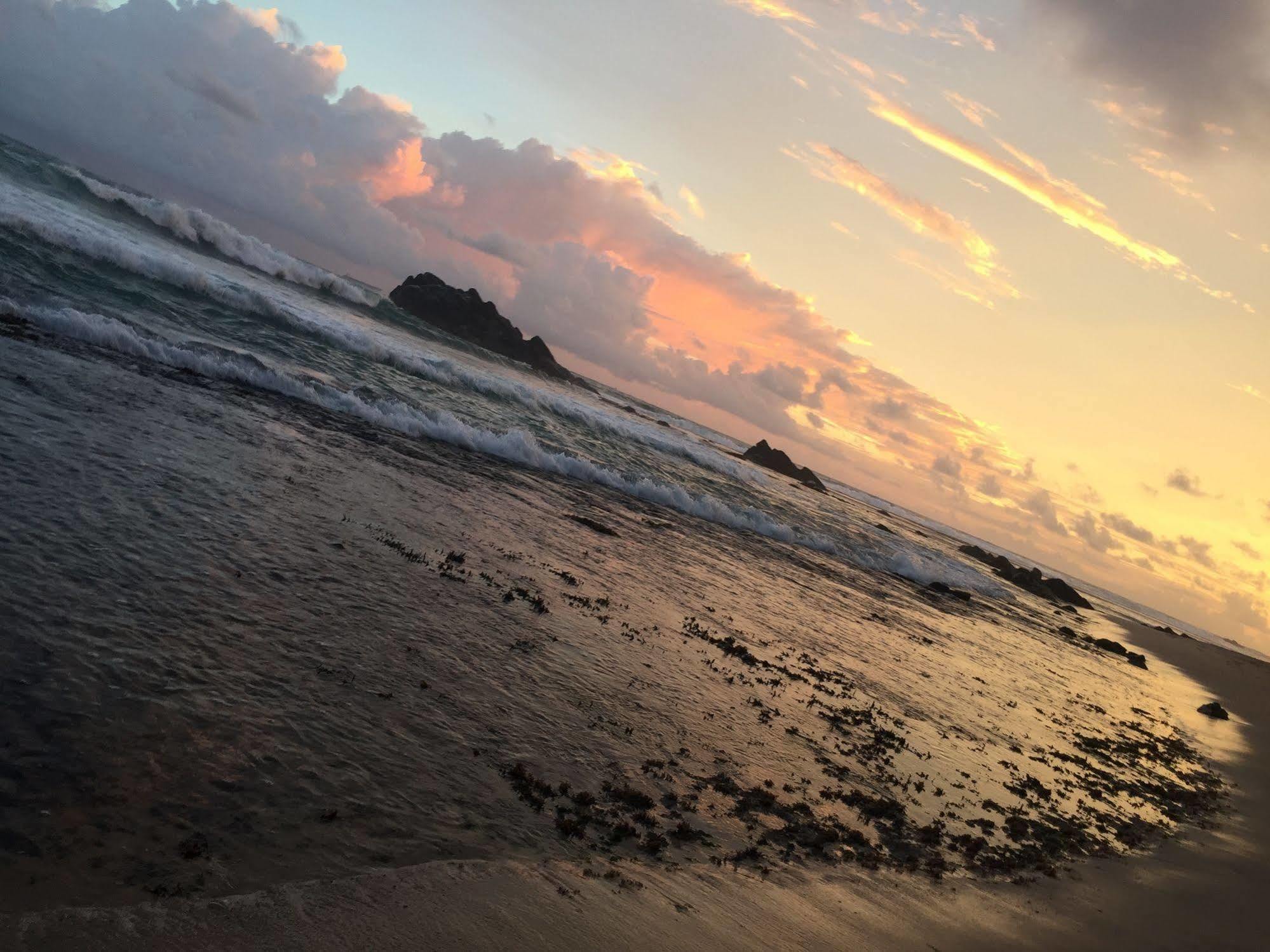 אונה ואטונה Blue Sky Beach Resort מראה חיצוני תמונה