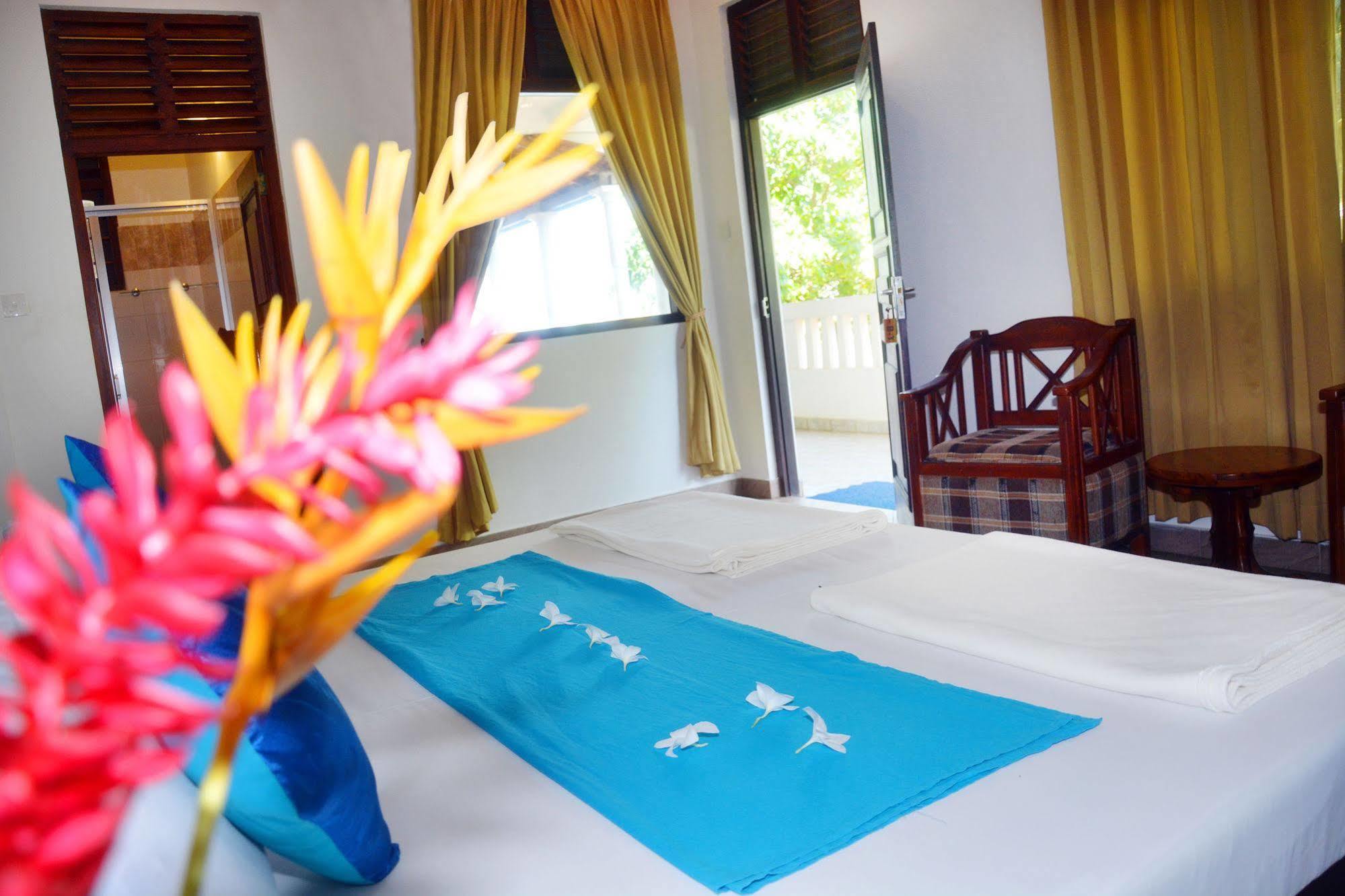 אונה ואטונה Blue Sky Beach Resort מראה חיצוני תמונה